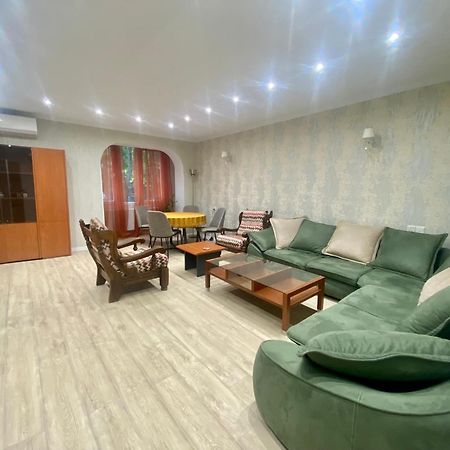 Spacious Dinamo Apartment Тбилиси Экстерьер фото